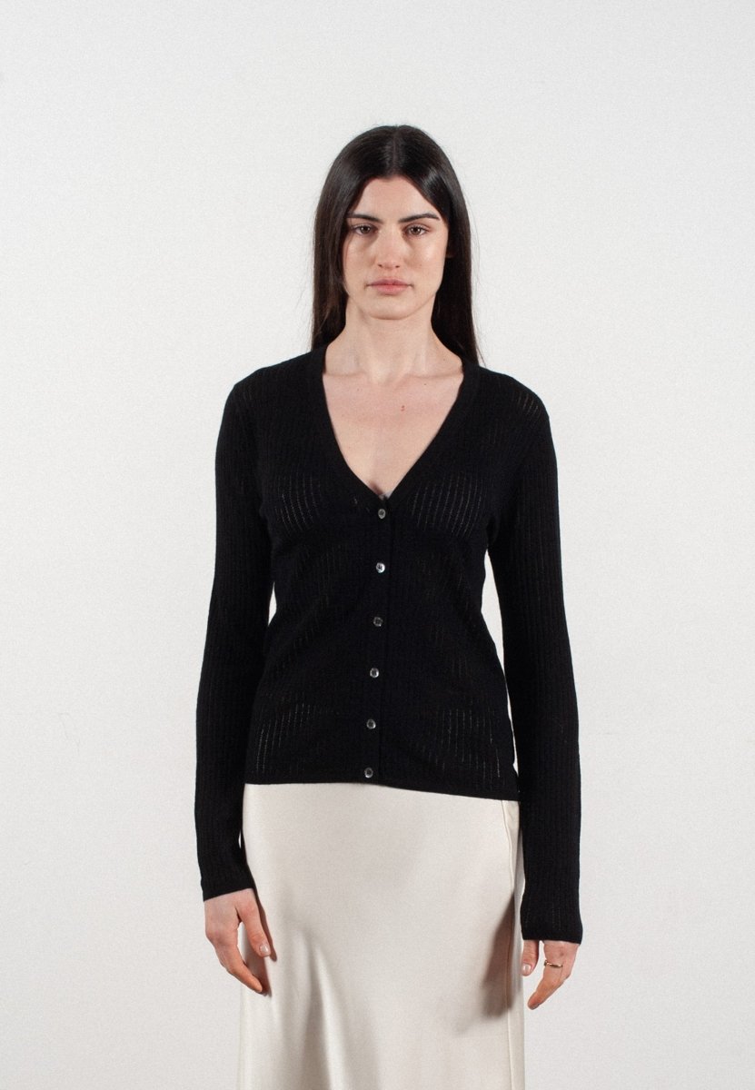 Damen-Cardigan mit V-Ausschnitt aus ultrafeinem, durchbrochenem Kaschmir-Woll-Mix in Schwarz - FRIDA 3